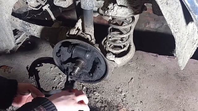 Как снять задний тормозной цилиндр  Ford Focus 1 седан американец #RAZNOBOY #фордфокус1 #FordFocus1