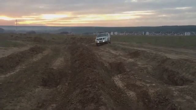 Баттл : Mitsubishi L200 Vs.Nissan Pathfinder.Диагональ смотреть онлайн