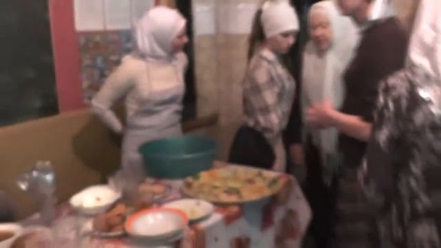 Обед и песнопения. 05. 05. 2019 смотреть онлайн