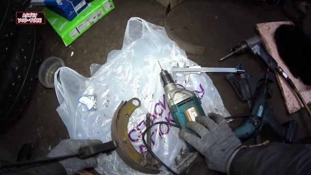 ✅✌??? Клепаем тормозныые колодки. Как самостоятельно наклепать тормозные накладки. смотреть онлайн