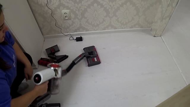 Кто хотел посмотреть, как живут Артём с Катей? Приглашаем вас в гости! Обзор пылесоса REDROAD V17