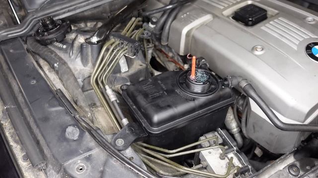 BMW N52 , N53 , N54 Coolant Expansion Tank Replacement & Coolant Bleed Procedure