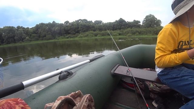 Сын меня обловил )) Отличная рыбалка на спиннинг в июне! смотреть онлайн