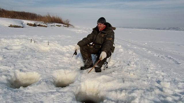Февральская РЫБАЛКА на Амуре УШЛИ от хорька в ГЛУХОЗИМЬЕ!!! смотреть онлайн