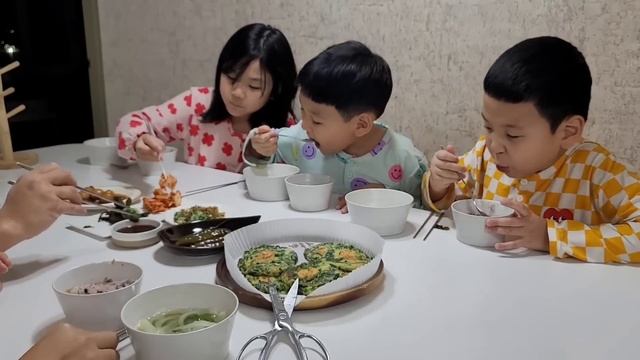 특별하지 않아도 맛있는 집밥 / 스팸메추리알조림, 경상도 무국  / 하림 더미식 국물요리