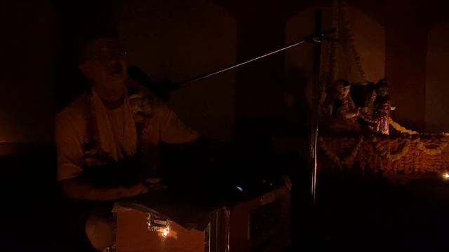 Бхакти Вигьяна Госвами - Дамодараштака в Чандра Саровар. Говардхан-ретрит смотреть онлайн