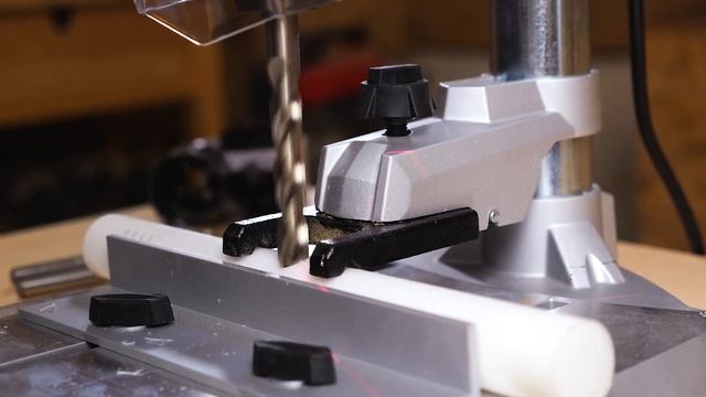 Електронний свердлильний верстат Scheppach DP60