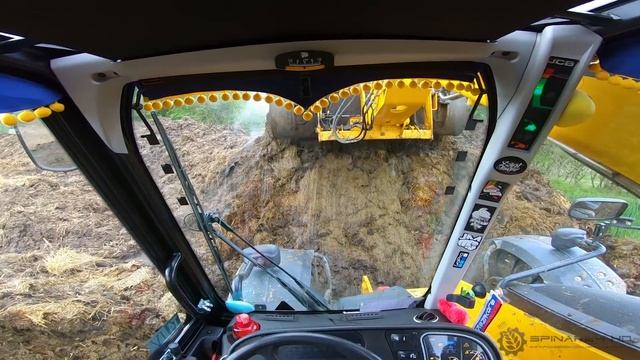 JCB 541-70 AgriPlus - Working with manure | GoPro/driver view смотреть онлайн
