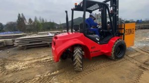 Полноприводный вилочный погрузчик-вездеход UN