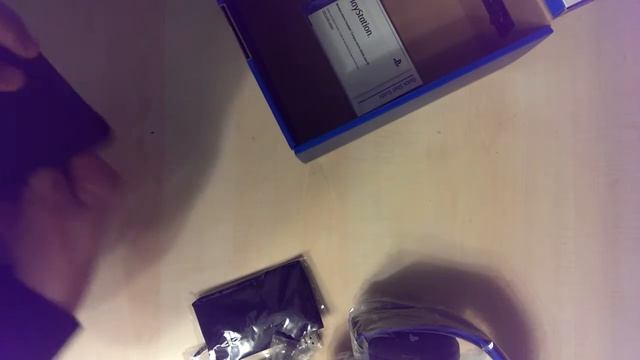 Распаковка и краткий обзор Sony Gold Wireless Headset смотреть онлайн