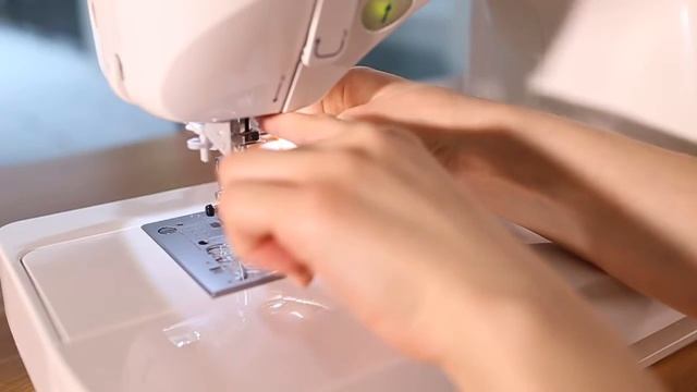 Juki HZL-F400 threading | nawlekanie nici смотреть онлайн