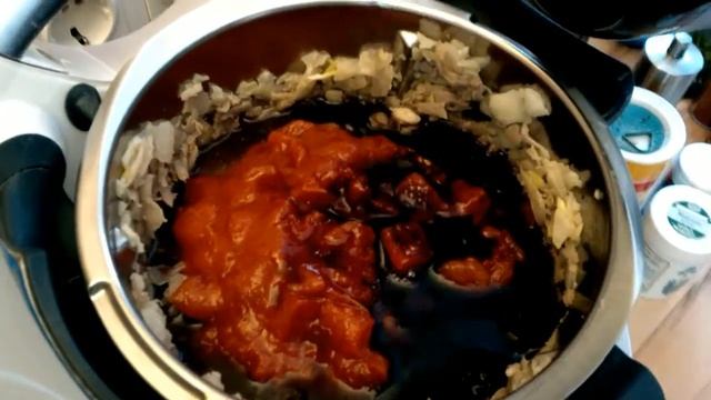 Beef goulash served with vitelotte potatoes (made on Thermomix TM5) смотреть онлайн