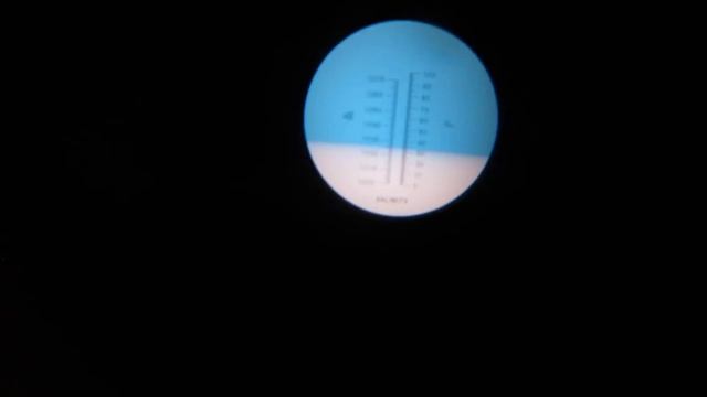 Refractometer measures salinity amount of salt in the water смотреть онлайн