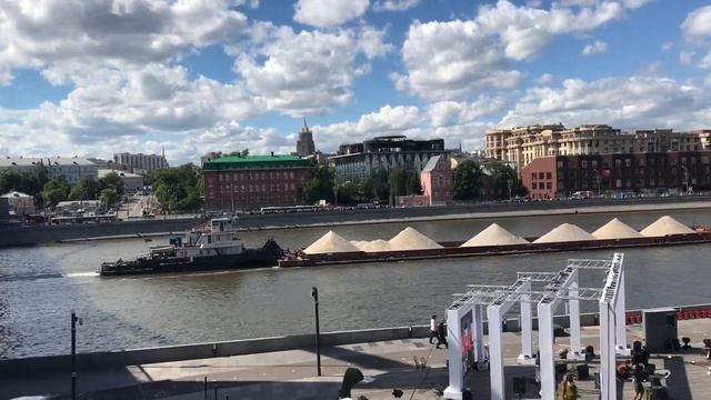 Баржа по Москва реке смотреть онлайн