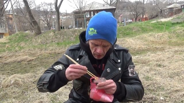 улицный обжор мукбанг роллы 2 вида фьюжн белый ролл и курама с красной икрой тобико смотреть онлайн