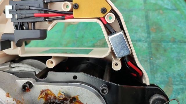 2 часть Электрическая лебёдка 12 вольтовая JET EW-500 Electrical Winh в разобранном виде.