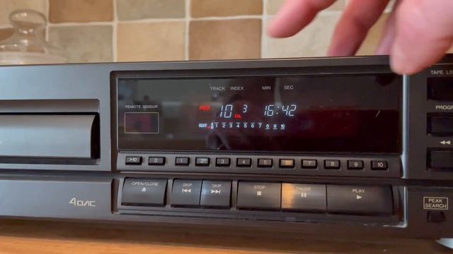 Vintage vs new CD player смотреть онлайн