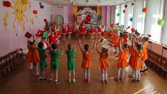 танец с флажками начало праздника #9мая #деньпобеды #выпускной #детство #детскийсад #витебск #руба смотреть онлайн