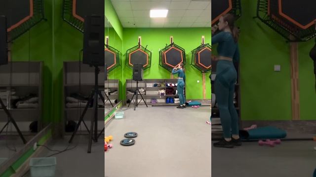 Body sculpt?#тренировканавсетело #упражнениядома #домашняятренировка #качаемпопу #качаеммышцы #бедр смотреть онлайн