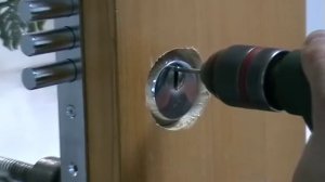 Взлом замка методом высверливания