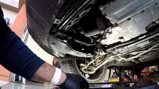 Macan Oil Change - S/GTS/Turbo (95B) - Macan Service Series - 1 смотреть онлайн
