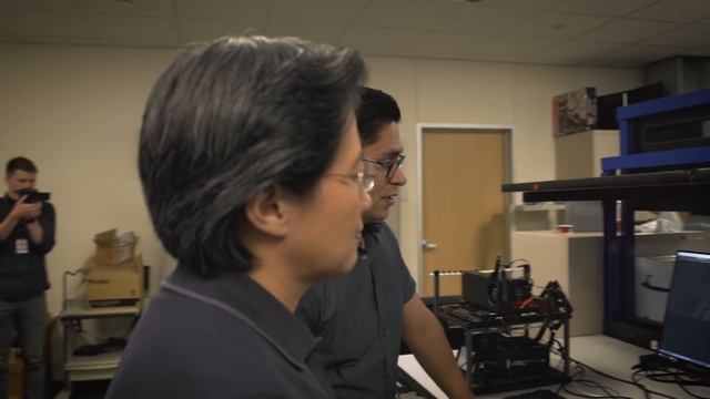 AMD Ryzen™ 5 Desktop Processor Sneak Peek смотреть онлайн