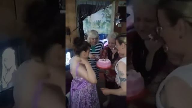 Торт в лицо на день рождения смотреть онлайн