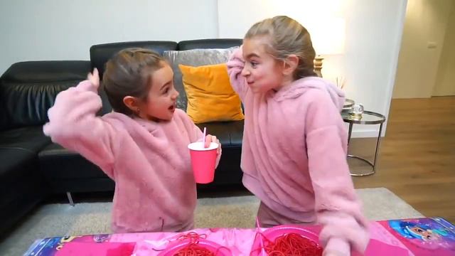 Las Ratitas Pandilleras Comen Todo De Color Rosa