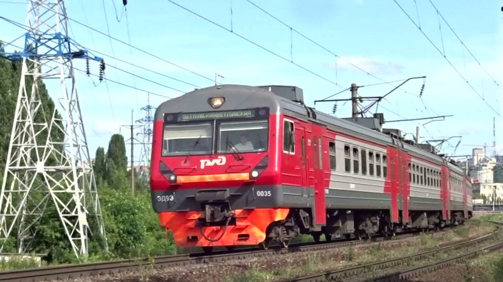Электропоезд ЭД9Э-0035 на перегоне Нижний Новгород Московский - Толоконцево смотреть онлайн