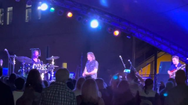 Hotel California смотреть онлайн