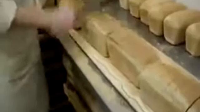 Резка хлеба смотреть онлайн