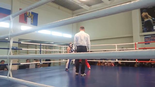 Кикбоксинг Хабаровск. Ян в синем углу