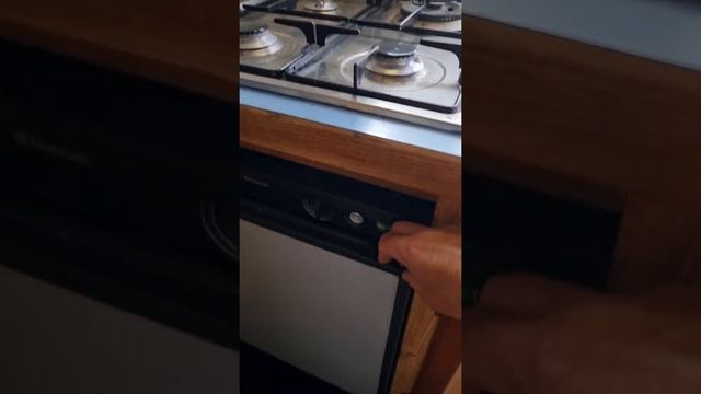 1994 Mitsubishi Canter 3.3L Diesel, Low Kms, 4 Berth смотреть онлайн