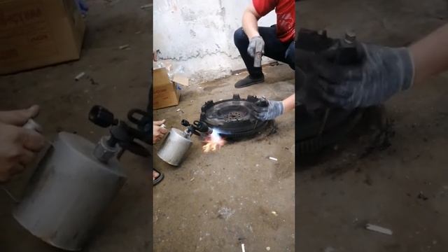 процесс снятия маховик с газона смотреть онлайн