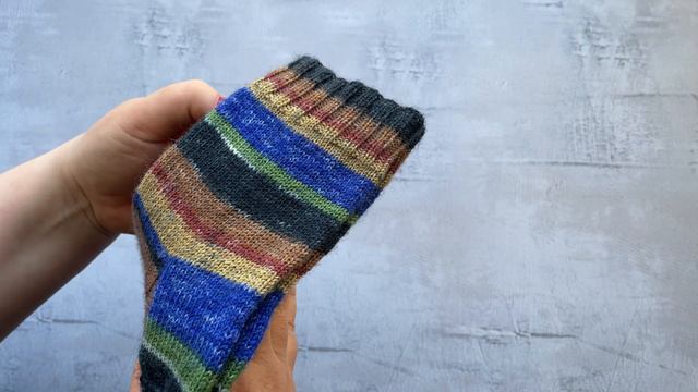 Вязальный эпизод. Свитер и шарф из YarnArt Bellissimo. Носки. Процессы, готовые работы. Февраль 202