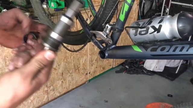 Велоремонт: замена картриджа каретки под квадрат смотреть онлайн