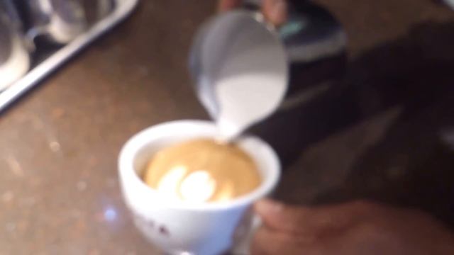 Latte Art Tulip (costa coffee- flat white) смотреть онлайн