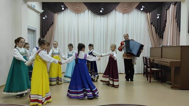 Ансамбль народной песни "Красавица" - "Как на тоненький ледок" смотреть онлайн
