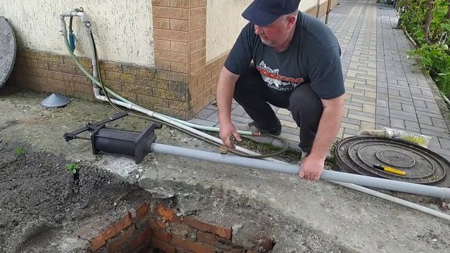 Ставим ручной насос на скважину! смотреть онлайн