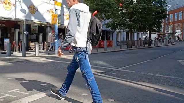 Manchester City going into the VUE Cinema смотреть онлайн