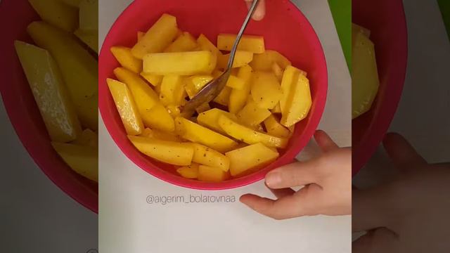 Овощные печёные дольки и колбаски тонкие смотреть онлайн
