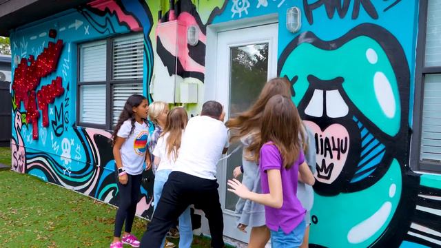 Nastya and friends are trying to make friends with a neighbor смотреть онлайн