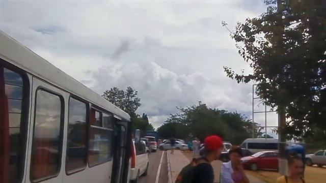 Пробка на ж/д вокзале Анапа !!!! смотреть онлайн