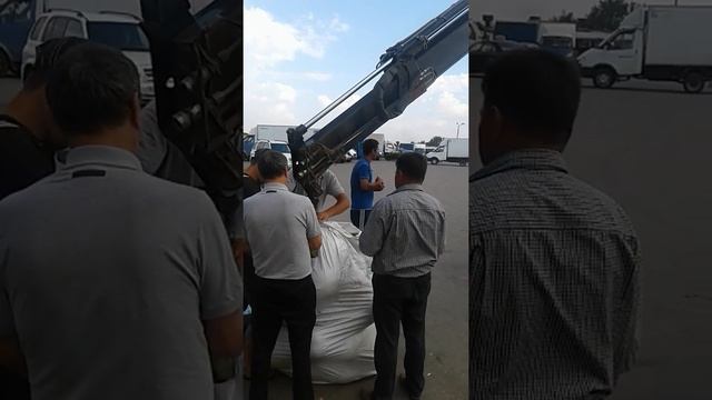 Купил 500 кг арбуза загрузил в строительный мешок и поднял краном. смотреть онлайн