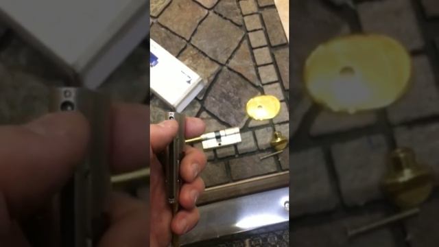 Замена личинки (цилиндра) на двери Тюмень. Mottura на Multlock на двери Барс. Турбомастер 91-90-90 смотреть онлайн