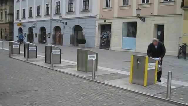 Разделение мусора в природе смотреть онлайн