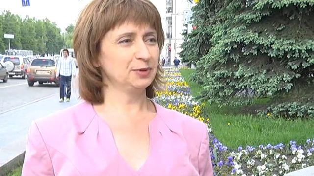 Замки на ограждениях в историческом сквере смотреть онлайн