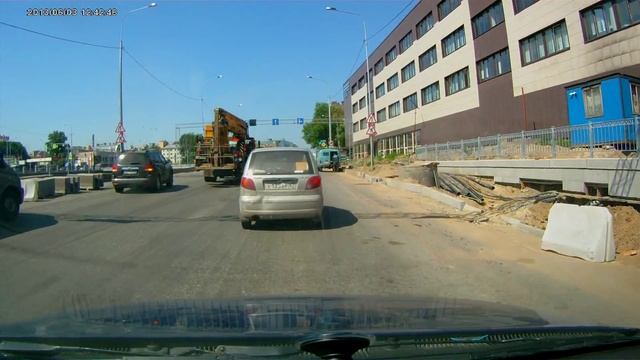 Объездун на Maxus и слепая дама на KIA. Разошлись... смотреть онлайн