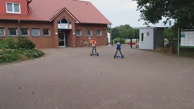 Гироскутеры на футбольном стадионе. смотреть онлайн