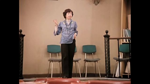 В женщине должна быть загадка смотреть онлайн